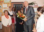 Wieloletni sekretarz jury konkursu Pani Maria Mateja Torbiarz przyjmuje podzikowania od dyrektora Biura Promocji Zakopanego Andrzeja Kaweckiego